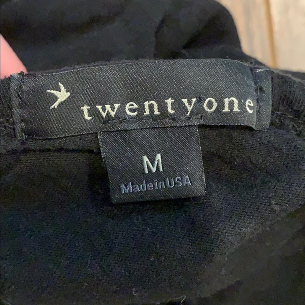 Forever21 Cutout Back Graphic Tee - Picture 4 of 4